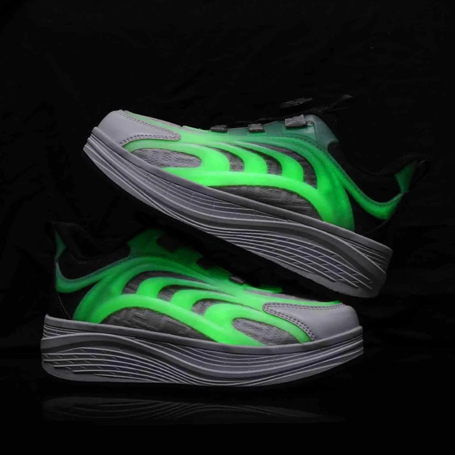 Absorb Sunlight Roller Skate Shoes with 4 Detachable Wheels Kids Skateboarding Shoe Slip in Sneakers for Girls Boys Birthday Thanksgiving Christmas Day
