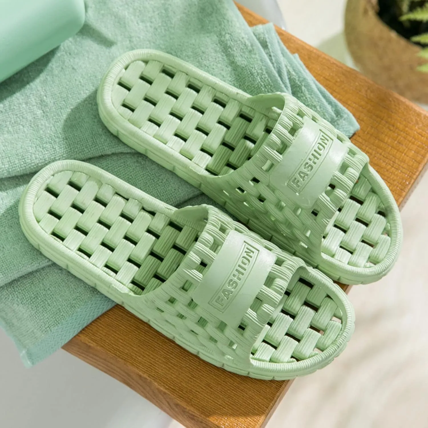 Indoor Slippers Women's Slippers with Arch Support Ultra Comfort Non-Slip Shower Sandals Indoor and Outdoor