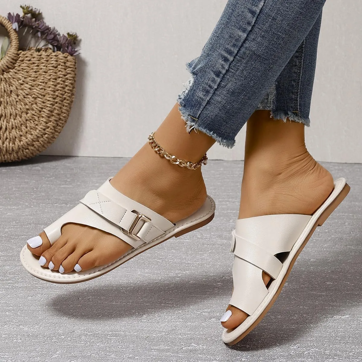 Lightweight Orthopedic Sandals Made Of Imitation Leather New Ring Loop Strap Flip Flops Flat Sandals for Women Open Toe Orthopedic Sandals