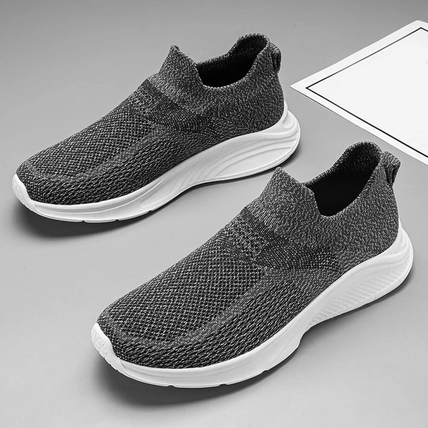 Men Sports Shoes Fashionable New Pattern Simple and Pure Color Comfortable Mesh Breathable and Sneaker for Men