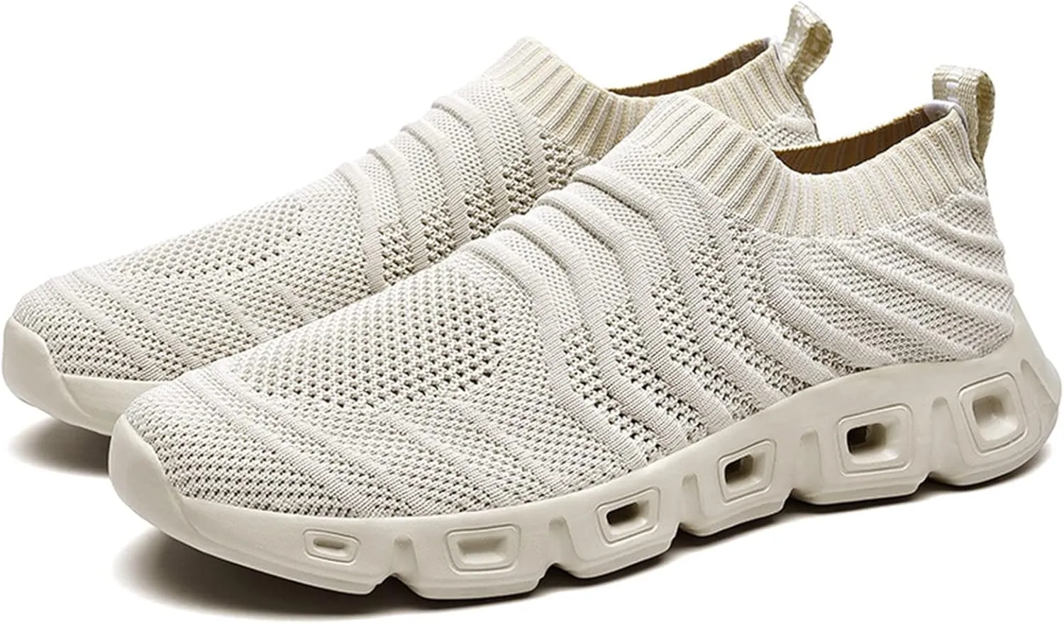 Men Sports Shoes Spring and Summer Fashionable New Pattern Breathable Mesh Sneaker Rack for Men Bedroom Shoes