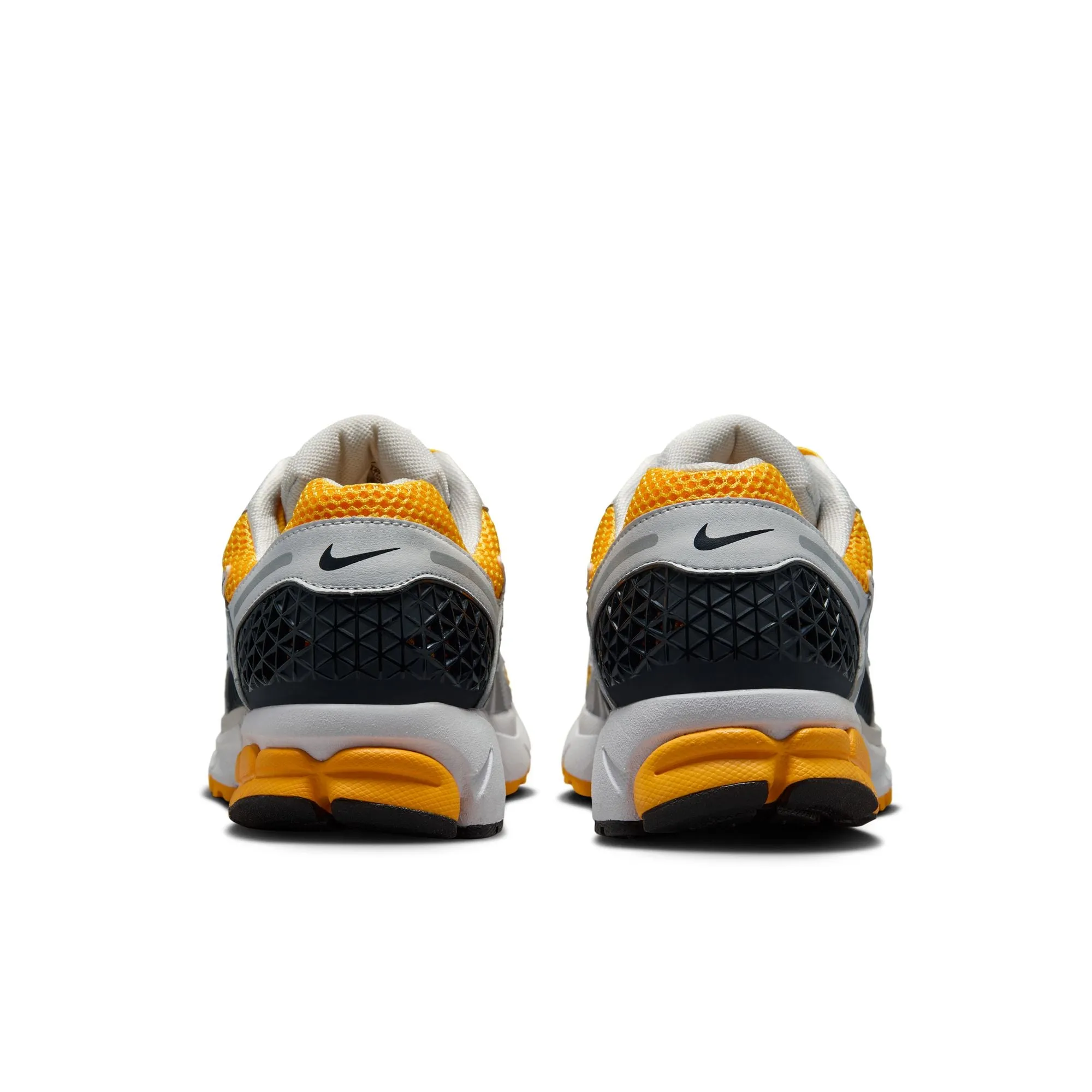 MENS NIKE ZOOM VOMERO 5 (UNIVERSITY GOLD)