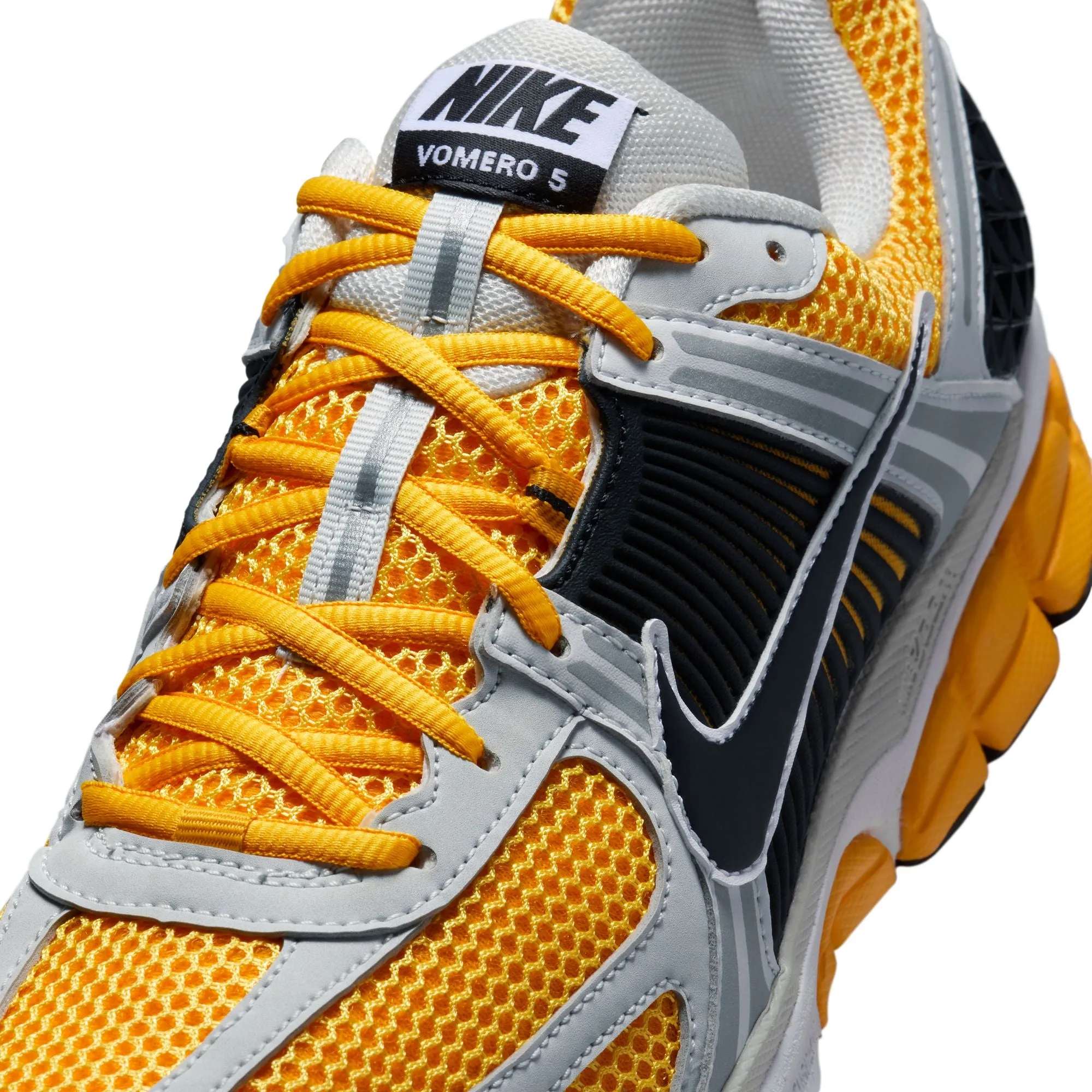 MENS NIKE ZOOM VOMERO 5 (UNIVERSITY GOLD)