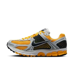 MENS NIKE ZOOM VOMERO 5 (UNIVERSITY GOLD)