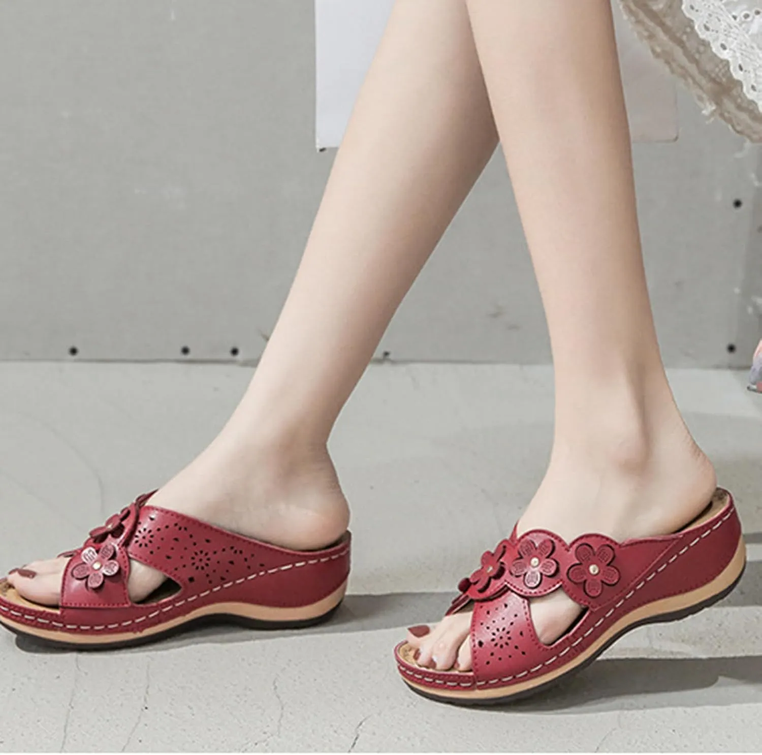 Orthopedic Sandals for Women Slip On Open Toe Slippers Outdoor Sandals Low Wedges Walking Shoes with Arch Support Vacation Beach Shoes 2025 Bohemian Sandal