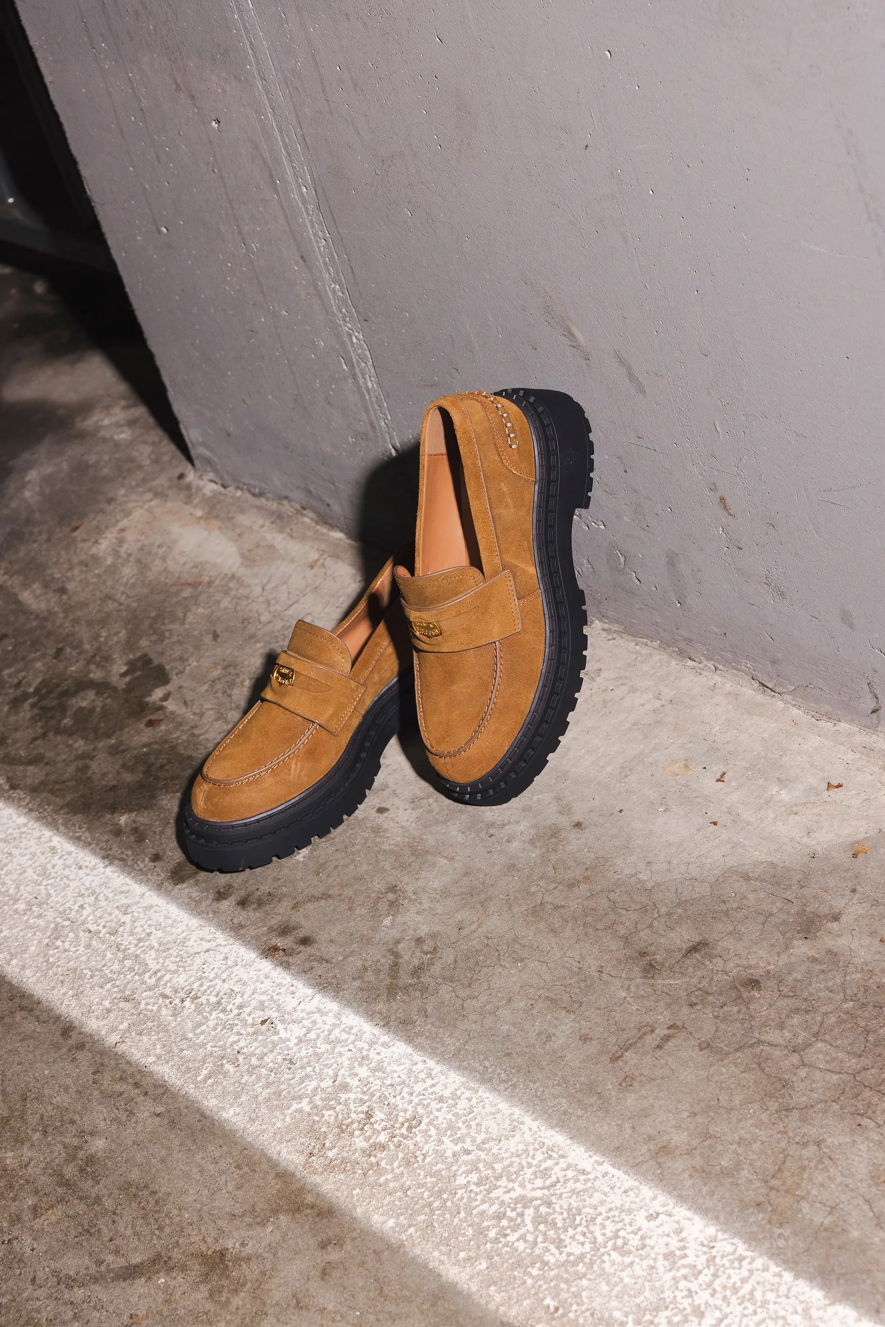 Pursuit Flat Shoe CHESTNUT SUEDE