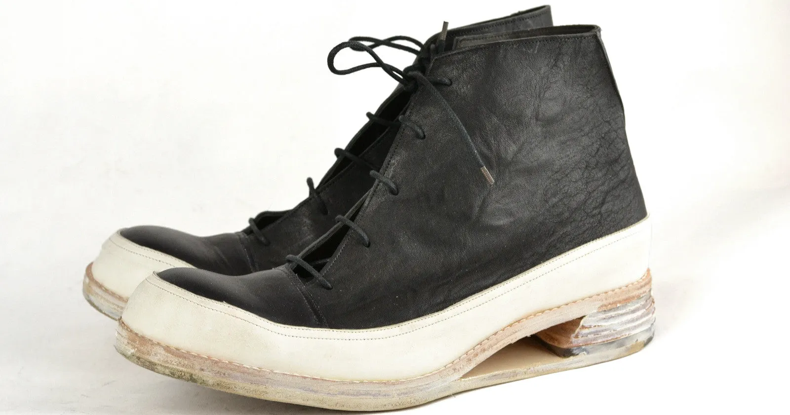 Sneaker boot  |  Black and white horse | Hollow wedge