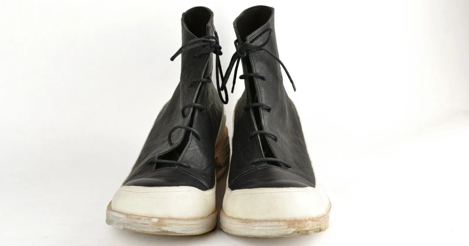 Sneaker boot  |  Black and white horse | Hollow wedge