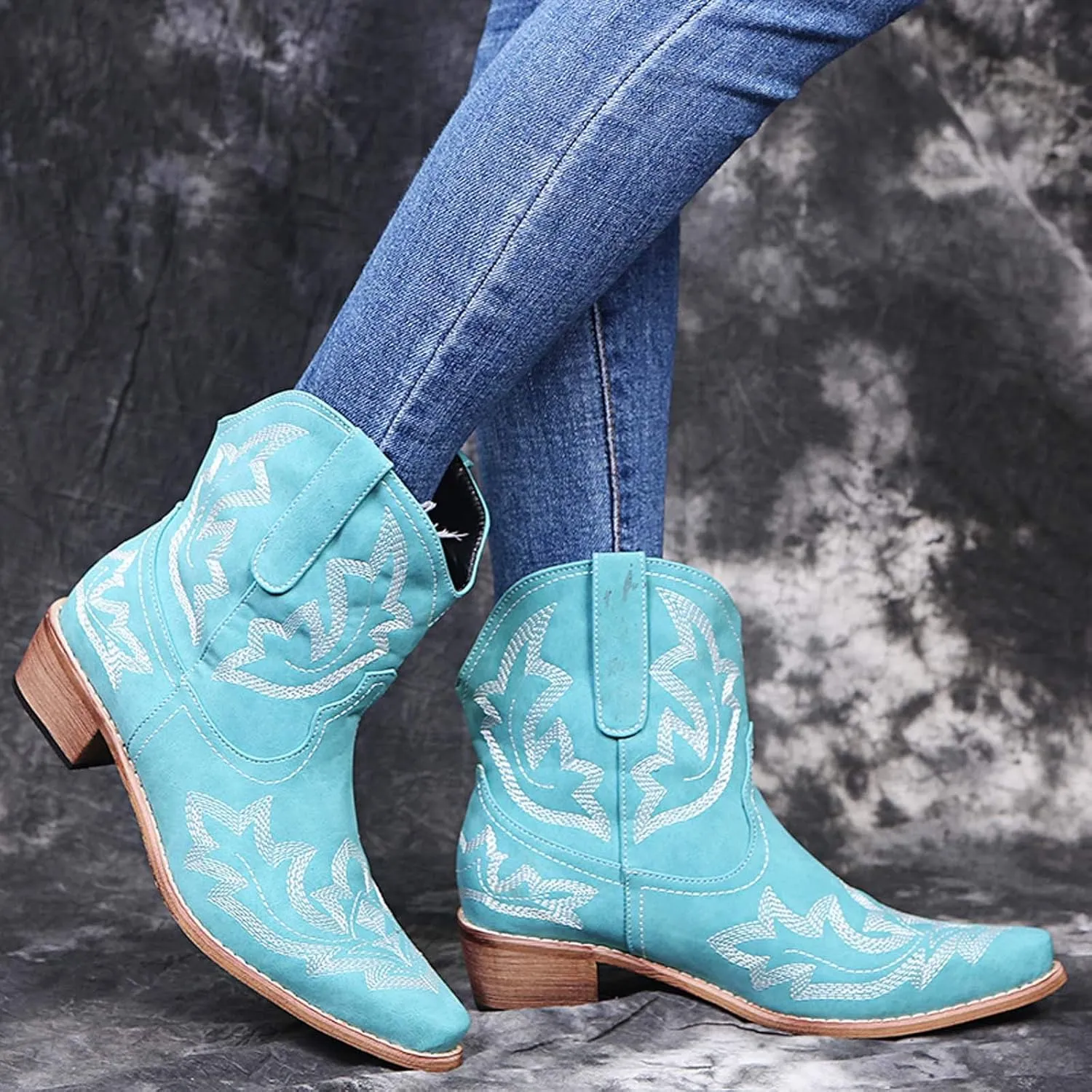 Western Cowgirl Boots for Women Cowboy Boots for Women Western Pointed Toe Embroidered Chunky Heel Pull on Boots