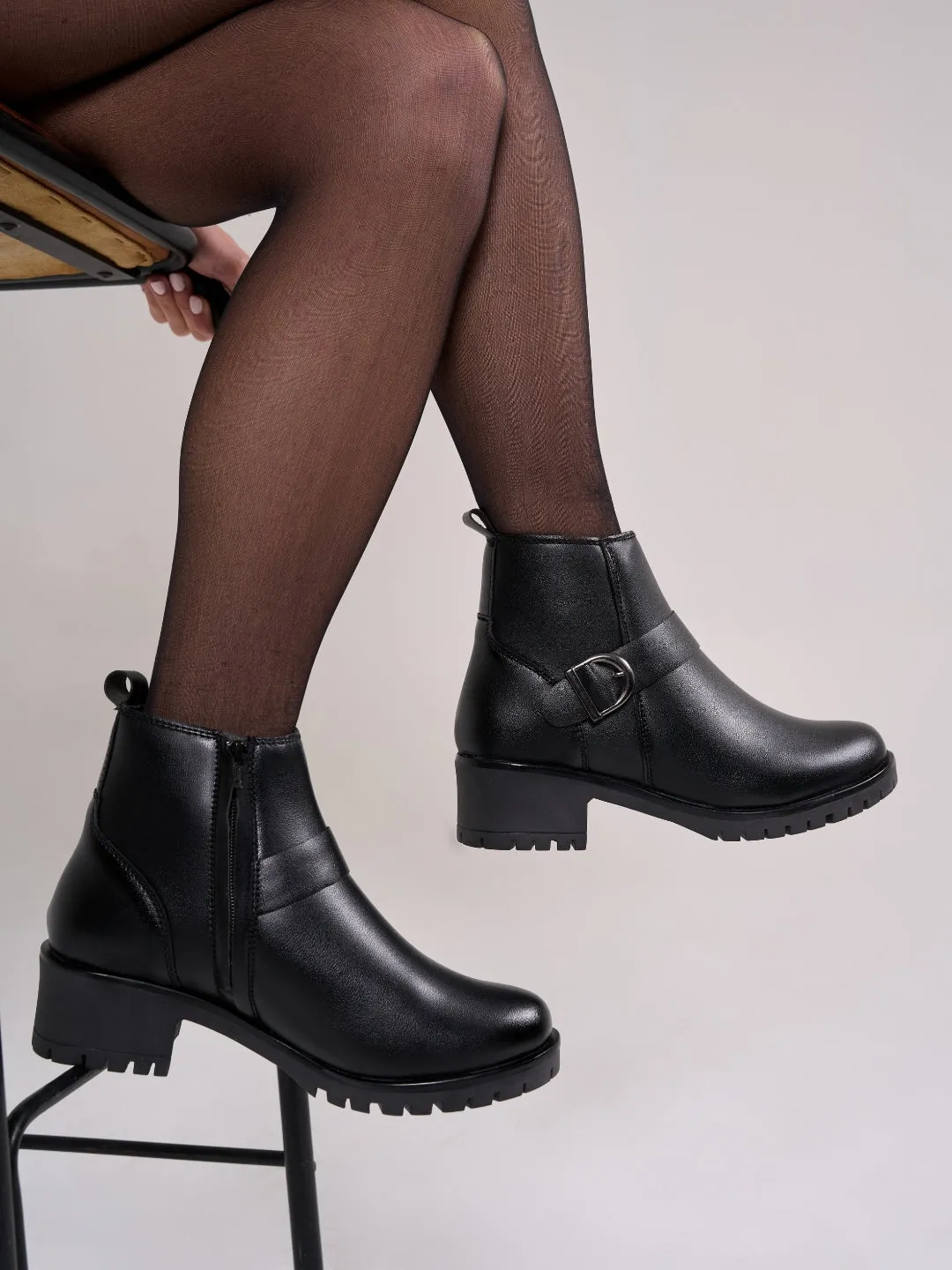 Women's Black Ankle Boots (IU5001)