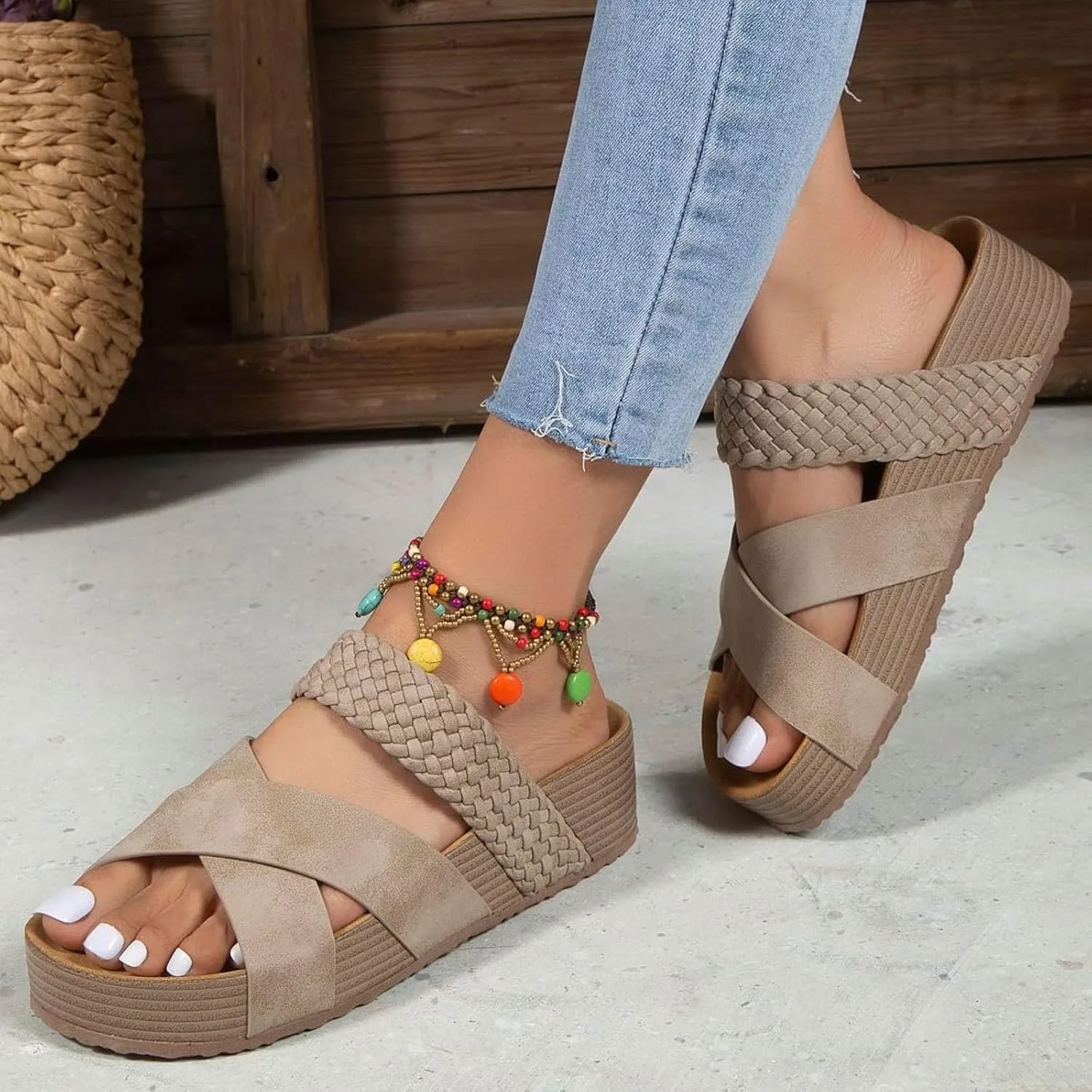 Women's Thick Soled Hollow Comfortable And Lightweight Outdoor Beach Slippers Casual Summer Sandals for Women with Heels